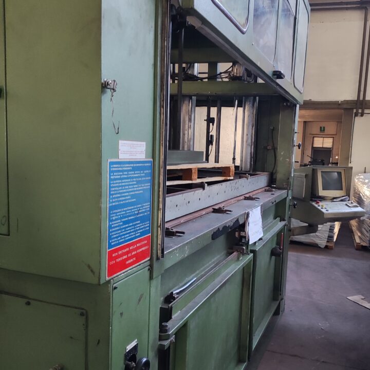 Termoformatrice da lastra 2200 x 1200 x h700 VILLA Piano utile 2200 x 1200