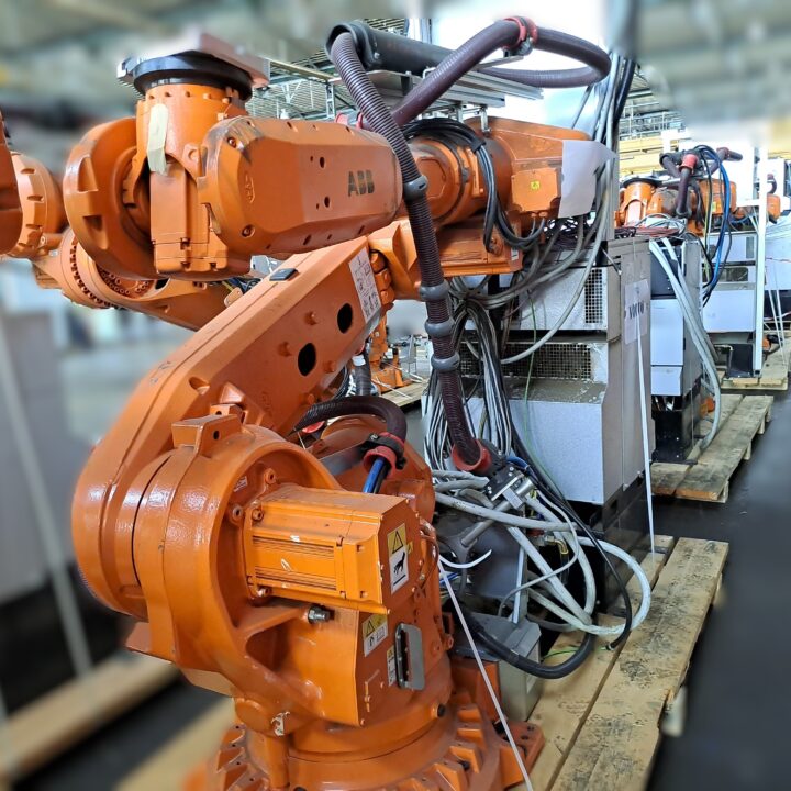 Robot ABB IRB6700 da 150 a 300kg, 11 elementi + componenti -Lotto-